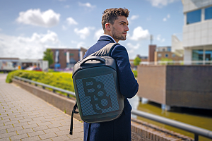 Premium Square Europe Backpack BAG001 sfeer 1 - Wandelndes Display
